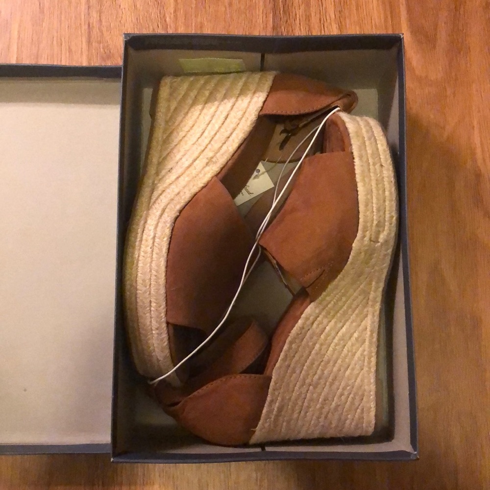 ⭐️BRAND NEW UNIVERSAL THREAD BROWN WEDGES ⭐️